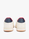 Μπεζ Δερμάτινα Sneakers Με Μπρελόκ  Γυναίκες