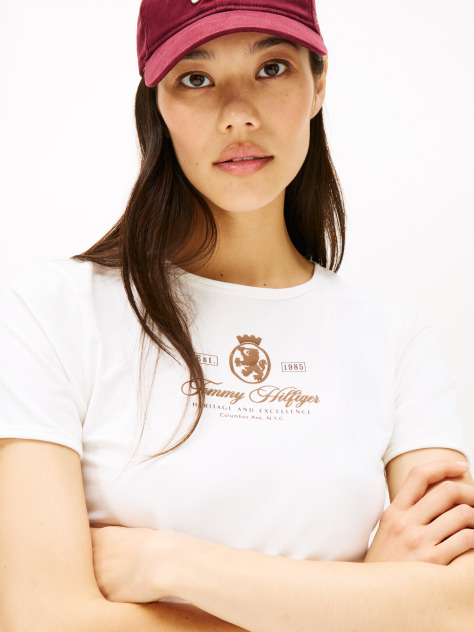 Μπεζ Slim T-Shirt Με Varsity Οικόσημο  Γυναίκες