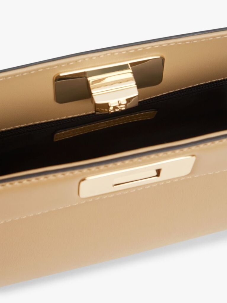 Μπεζ Modern Τσάντα Clutch Με Αλυσίδα Και Μονόγραμμα TH  Γυναίκες