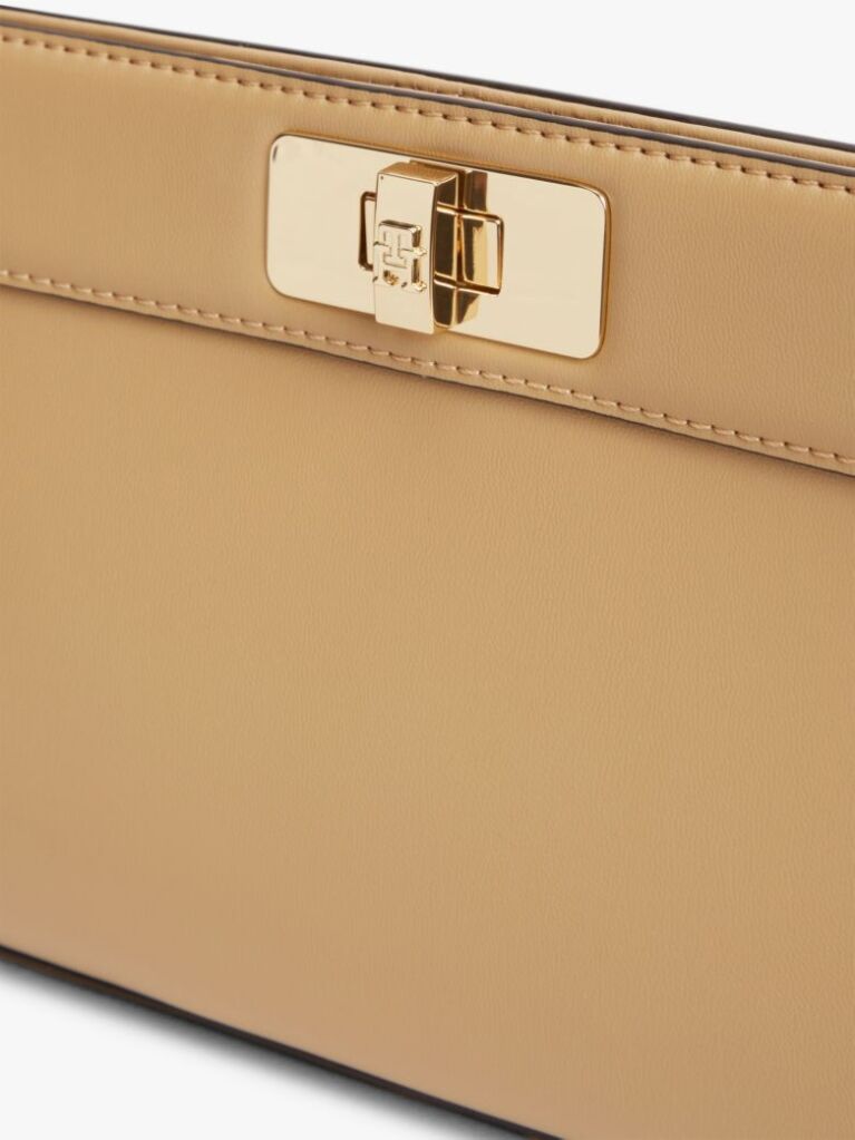 Μπεζ Modern Τσάντα Clutch Με Αλυσίδα Και Μονόγραμμα TH  Γυναίκες