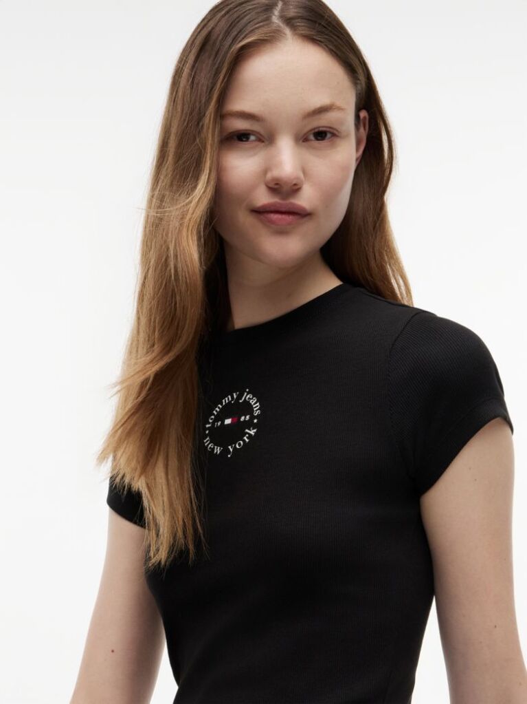 Μαύρο T-Shirt Σε Στενή Γραμμή  Γυναίκες