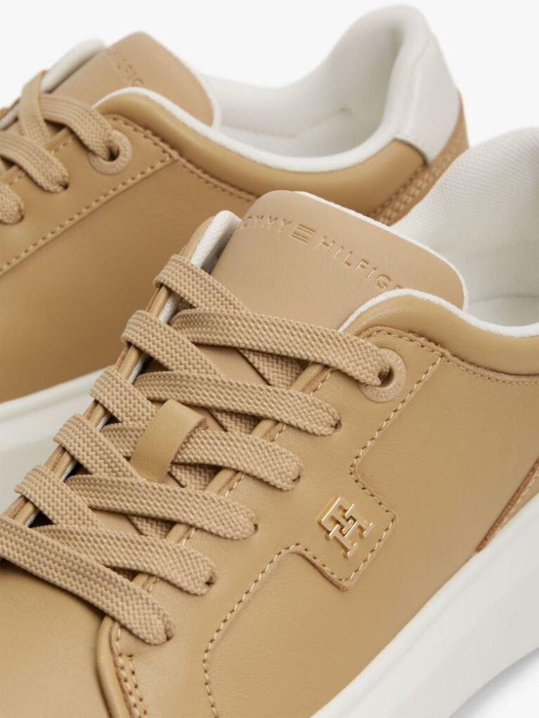 Μπεζ Δερμάτινα Sneakers Με Μονόγραμμα TH  Γυναίκες