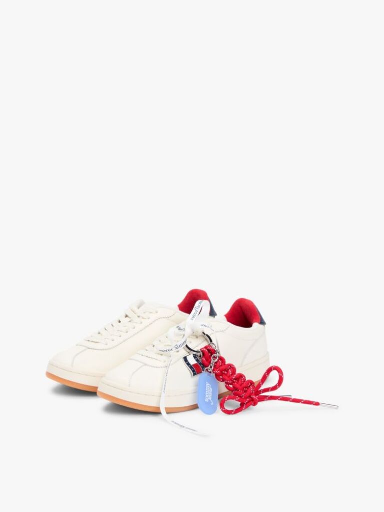 Μπεζ Δερμάτινα Sneakers Με Μπρελόκ  Γυναίκες