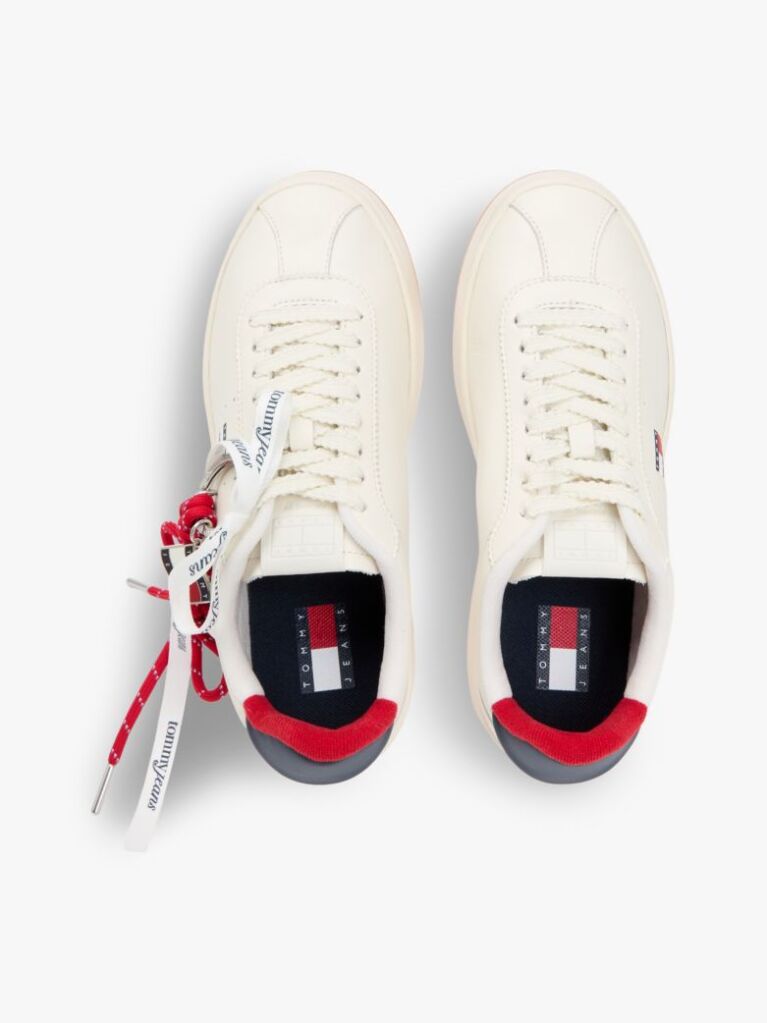 Μπεζ Δερμάτινα Sneakers Με Μπρελόκ  Γυναίκες
