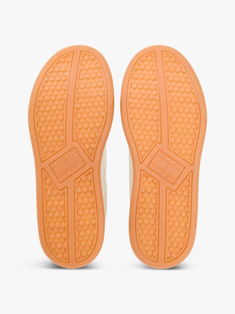 Μπεζ Δερμάτινα Sneakers Με Μπρελόκ  Γυναίκες