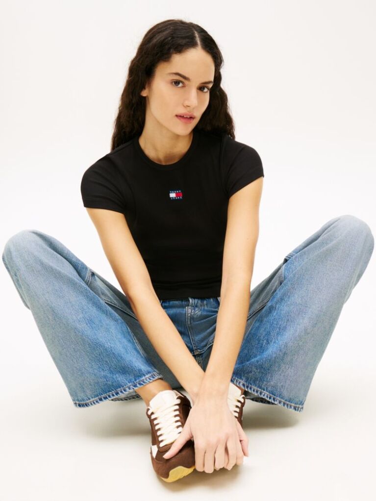Μαύρο Κοντομάνικο T-Shirt Ριμπ Σε Slim Γραμμή  Γυναίκες