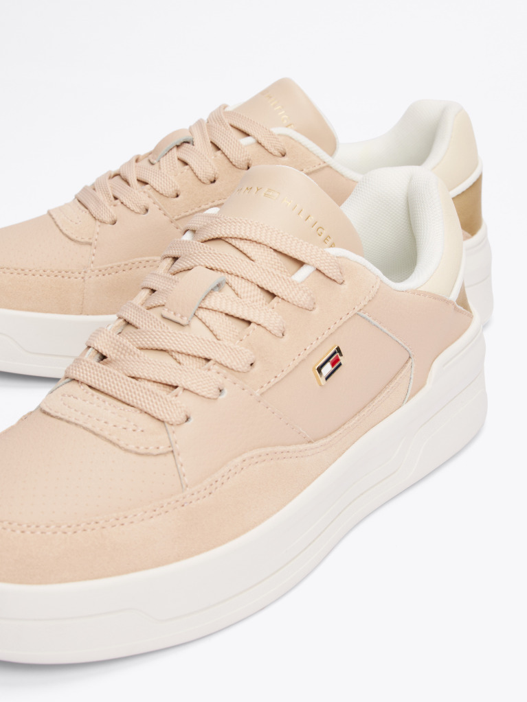 Μπεζ Sneakers Με Μεταλιζέ Πάνελ  Γυναίκες