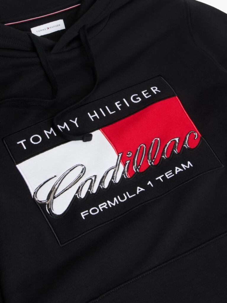 Μαύρο TH x Cadillac Formula 1® Team Hoody Με Σημαία  Unisex