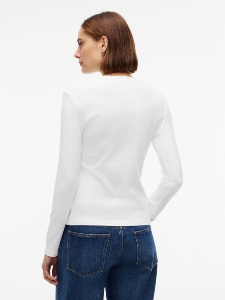 Μπεζ Slim Μακρυμάνικο T-Shirt Με Κλασική Λαιμόκοψη  Γυναίκες